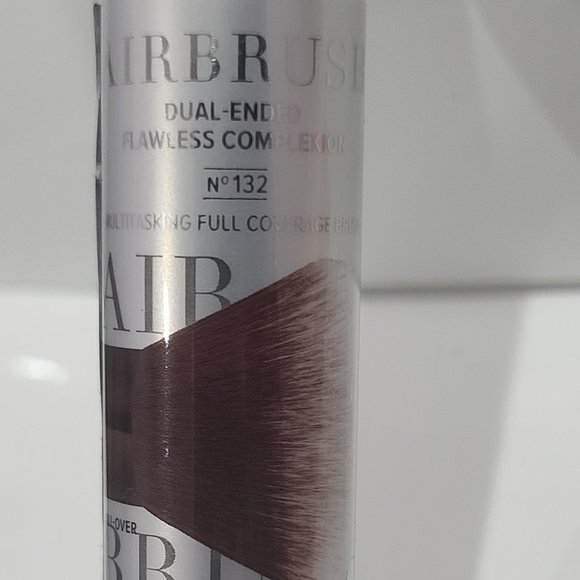 NEW ✅ IT Cosmetics #132 Airbrush Dual-Ended Flawless Complexion Brush ✨ NEW - Picture 7 of 7